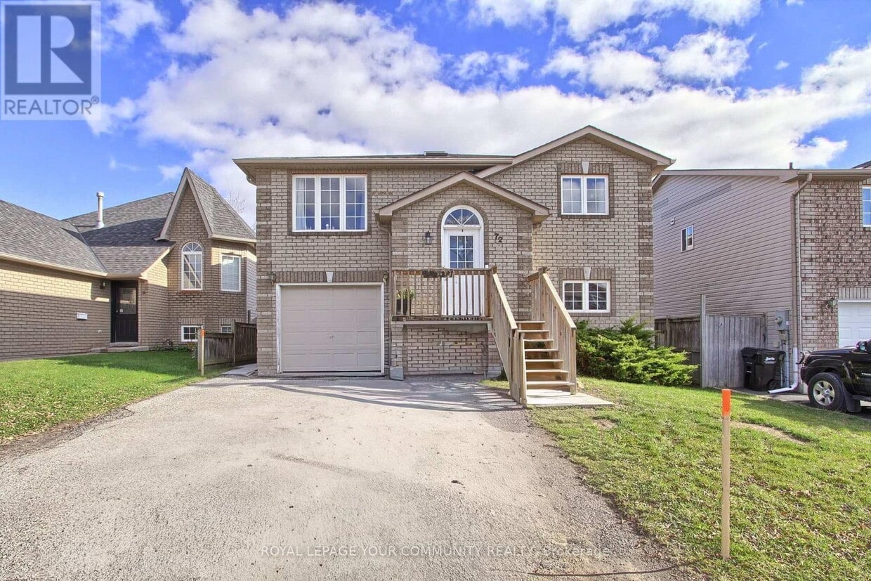 Primary Photo - 72 Ambler Bay