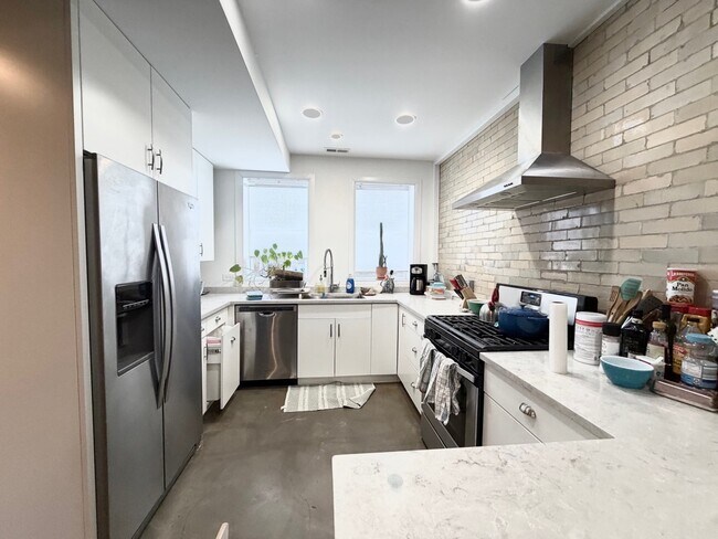 Foto del edificio - 2121 N Albany Ave