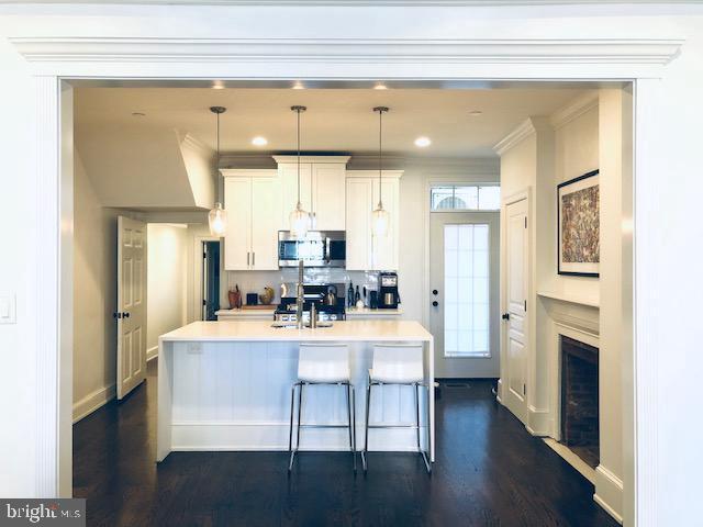 Foto del edificio - 8 N New St