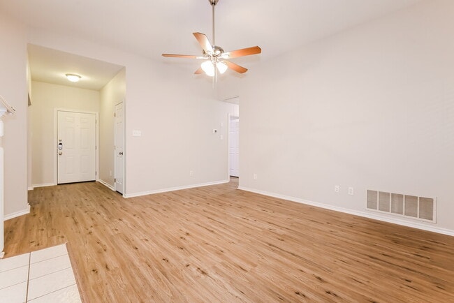 Building Photo - 1308 Doris Dr