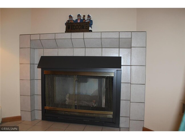 Building Photo - 7601 Edinborough Way