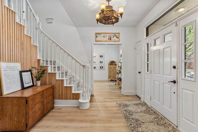 Foto del edificio - 5325 Cambridge Ct