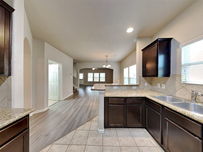 Foto del edificio - 18468 Sunrise Maple Dr