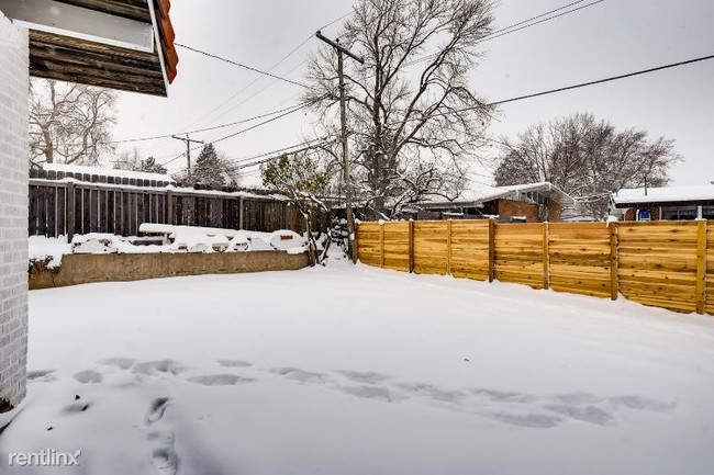 Building Photo - 2120 S Tennyson Way