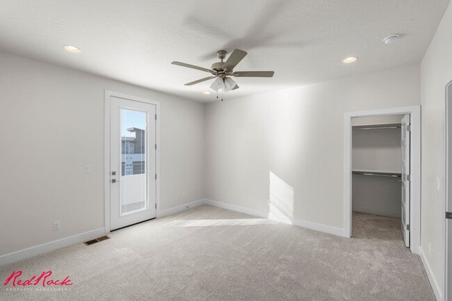 Foto del edificio - Brand New Townhome in Crimson Park! Stylis...