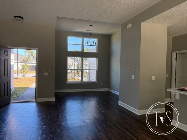 Building Photo - RATE DROP ALERT (was $2200/month)!