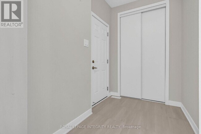 Building Photo - 505 Oldenburg Ave