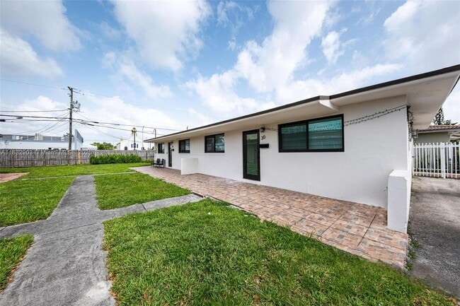 Building Photo - 30 NW 56th Ct