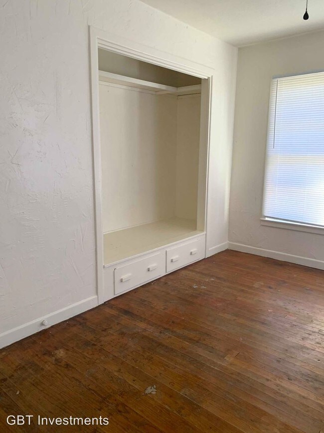 Foto del edificio - 3 br, 1 bath Apartment - GBT 914 W Trinity