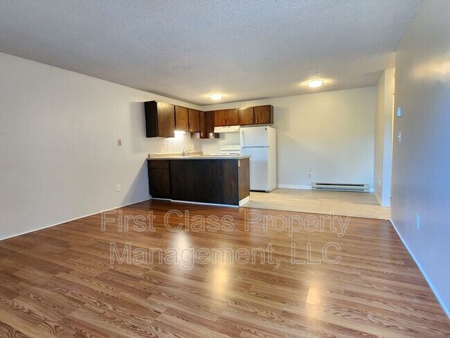 Building Photo - 5704 SW Beaverton Hillsdale Hwy