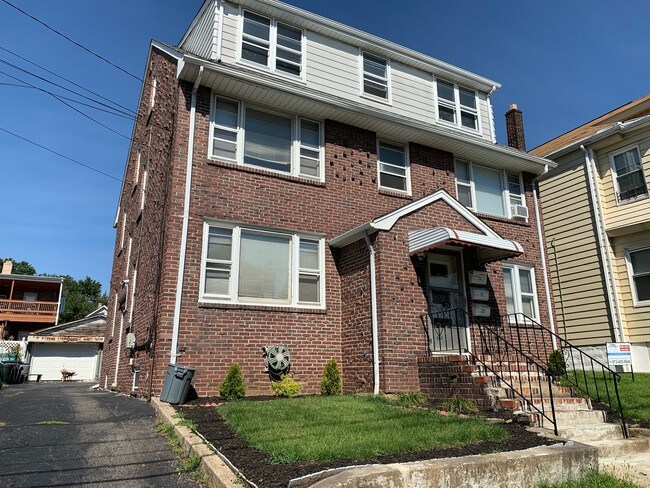 Foto del edificio - 21 Cedar Hill Ave