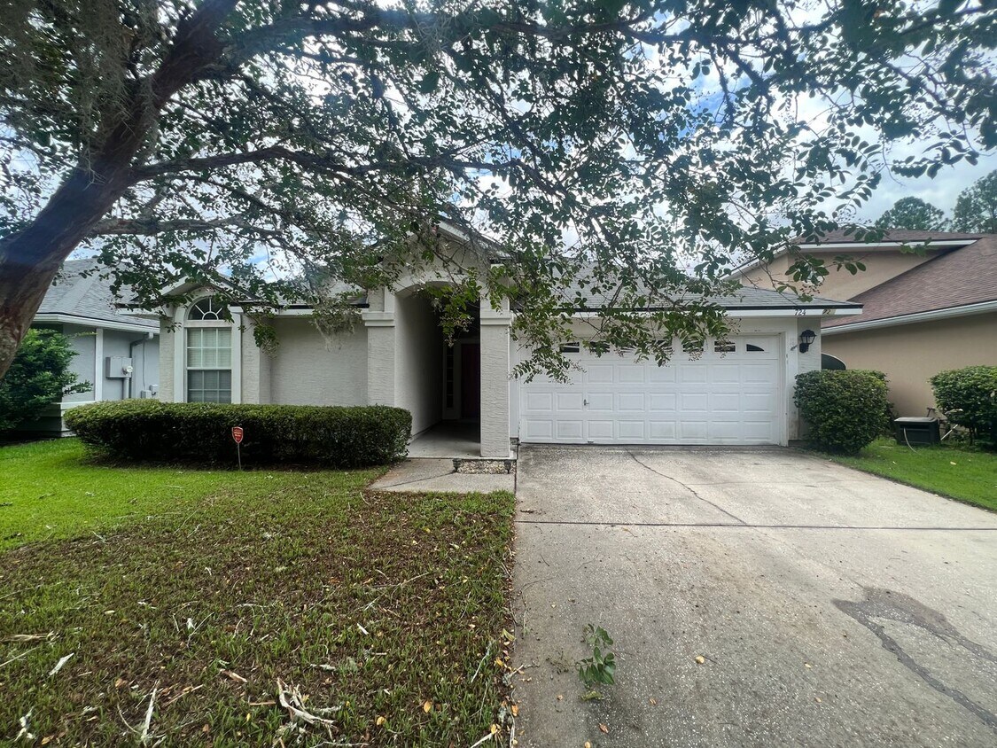 Primary Photo - Outstanding 3/2 in Julington Creek Plantat...