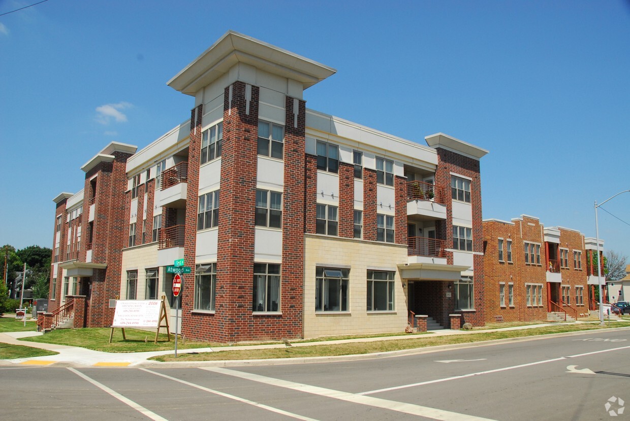 111 S First St - Atwood Courtyard