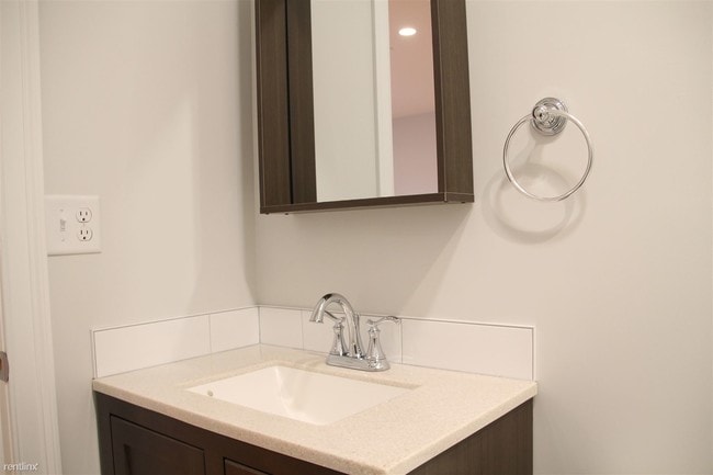 Building Photo - 387 W Broadway