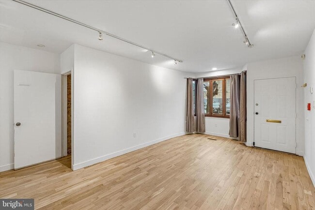 Building Photo - 530 S 15th St