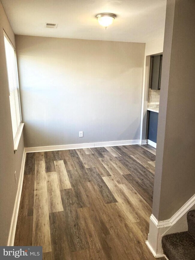 Building Photo - 9969 Campus Way S
