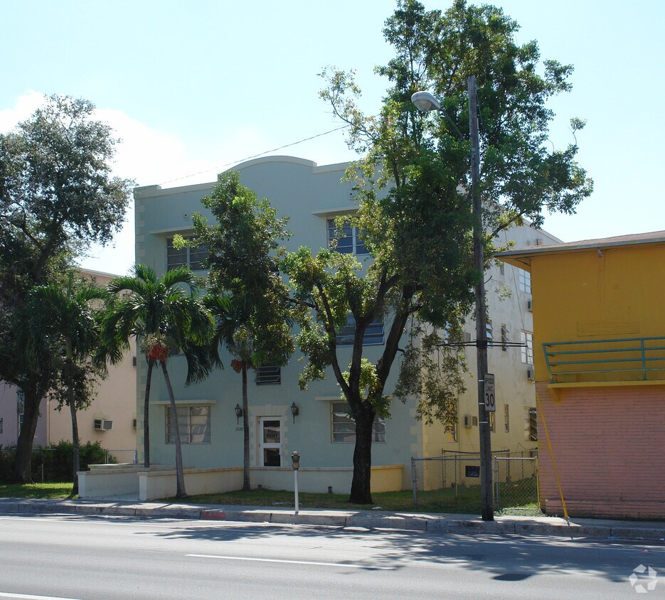 Foto del edificio - 2120 SW 1st St
