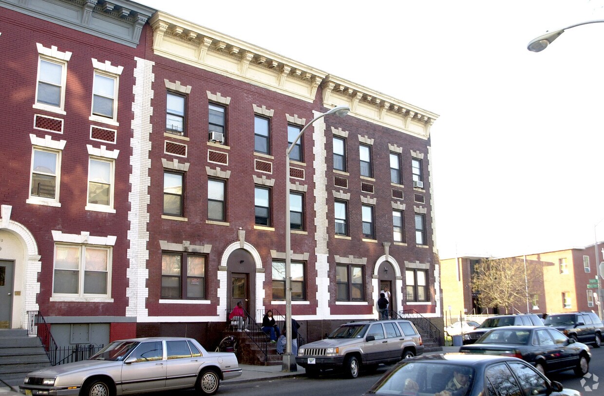 Foto del edificio - 715-717 Ocean Ave