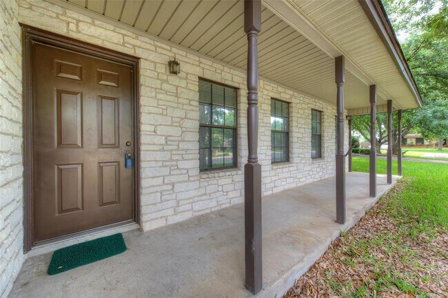 Building Photo - 2306 Alimony Cove