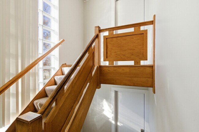 Foto del edificio - 1215 Balmoral Ave