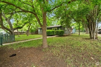 Building Photo - 3000 Fontana Dr