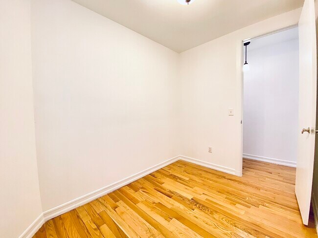 Building Photo - 516 W 135th St