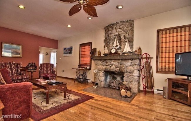Building Photo - 3 br, 2.5 bath House - 2213 Lakeside Dr