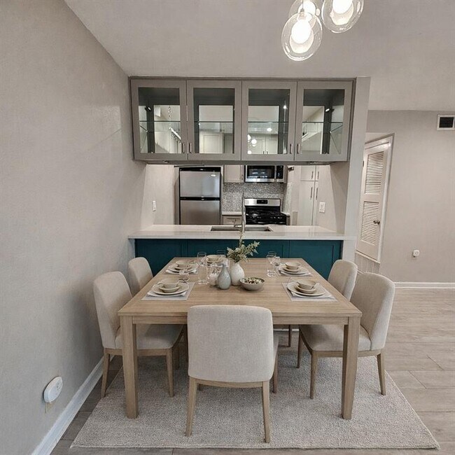 Foto del edificio - 7801 Shoal Creek Blvd