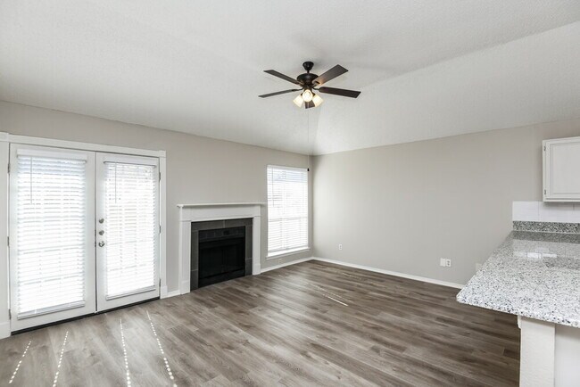 Foto del edificio - 4648 Feathercrest Dr