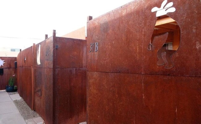 Foto del edificio - 2131 N Margaret Ave