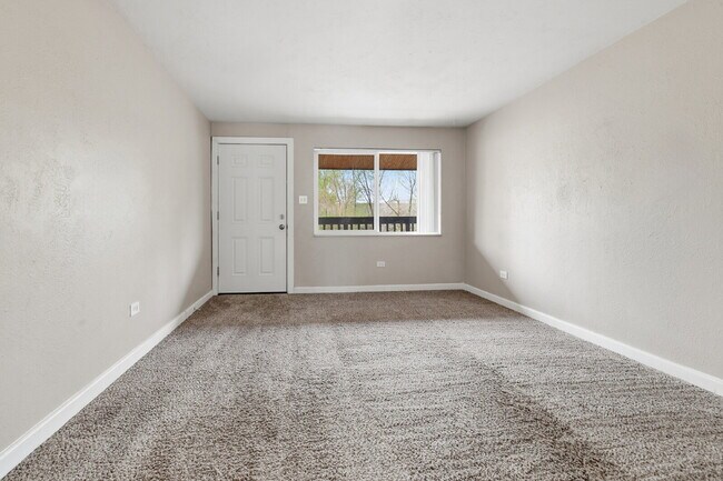 Building Photo - $1,440.95, 2-bed, 1-bath Condo with Washer and Dryer.