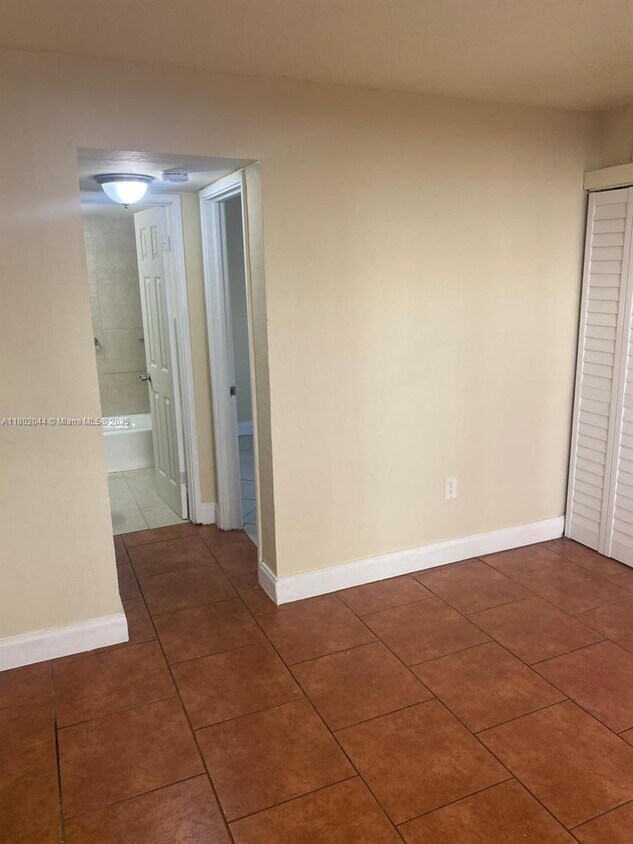 Foto principal - 1319 NW 60th St