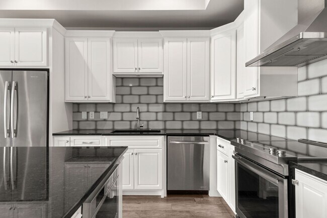 Foto del edificio - Lakefront Condo at Revery Point