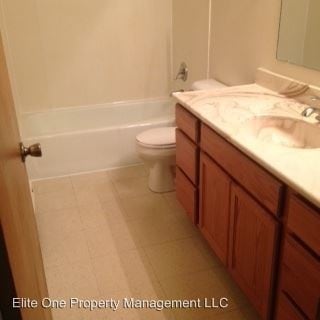 Building Photo - 2130 Meadow Ln