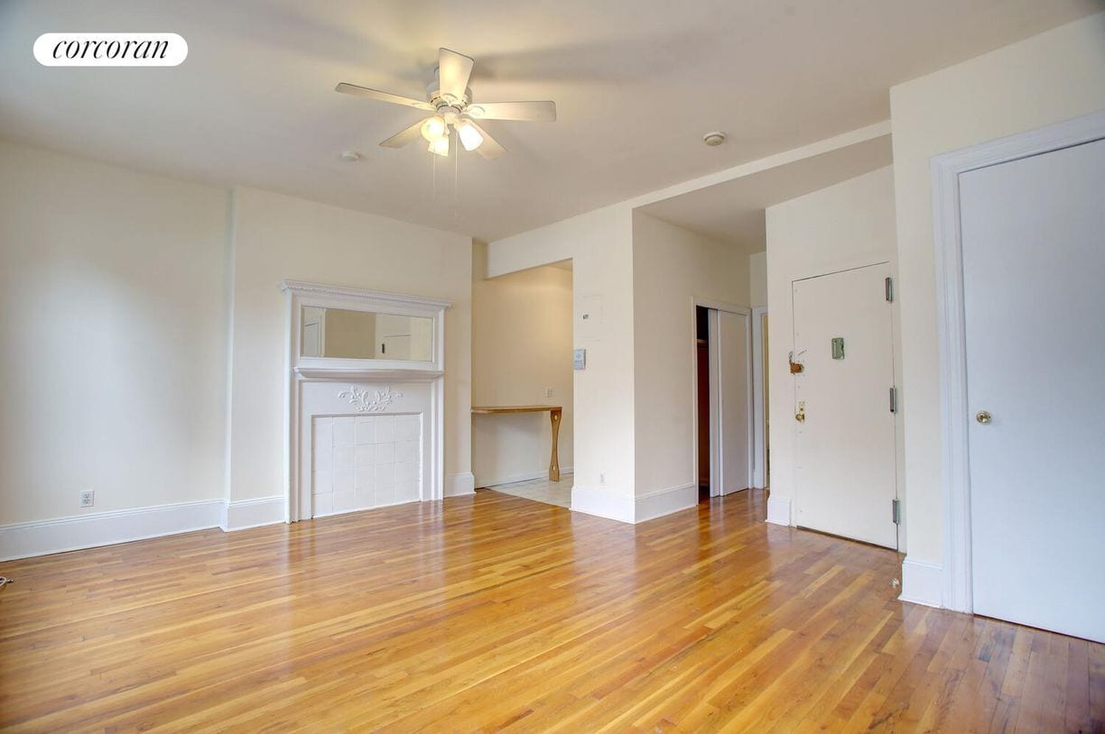 Building Photo - 128 W 81st St