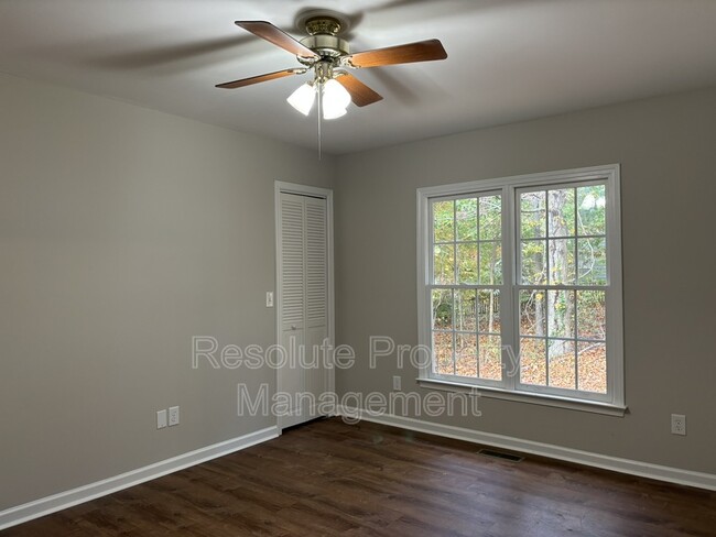 Building Photo - 913 Amersham Ln