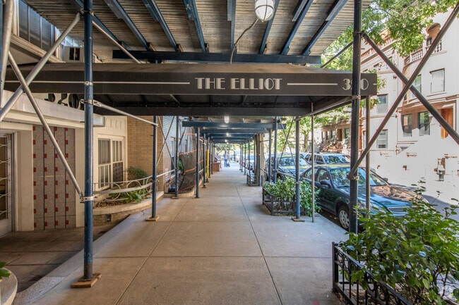 Building Photo - 320 West 76th St