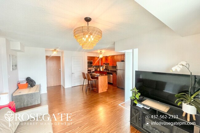 Photo du bâtiment - Modern 1-Bedroom + Den, 1-Bath Condo in Br...