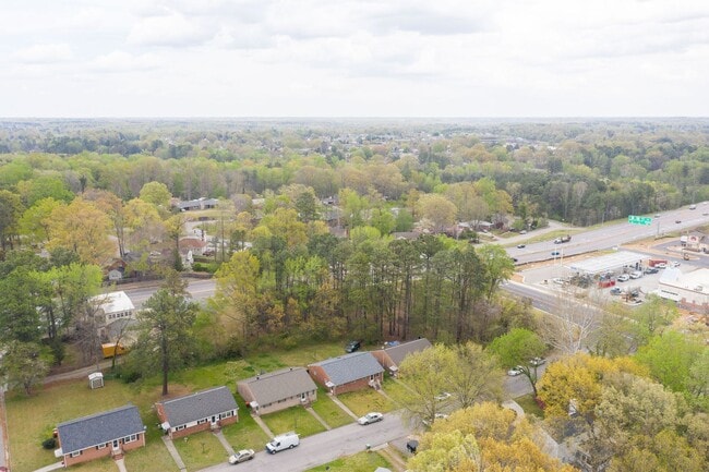 Building Photo - Charming 2-Bedroom Duplex in Colonial Heights