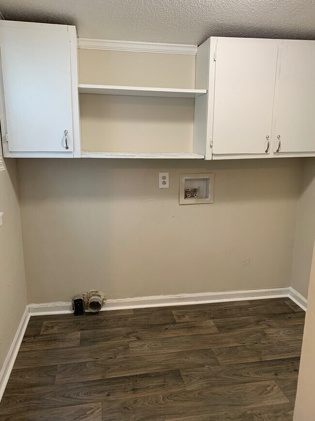 Building Photo - COMING SOON!  2 Bedroom house with LARGE y...