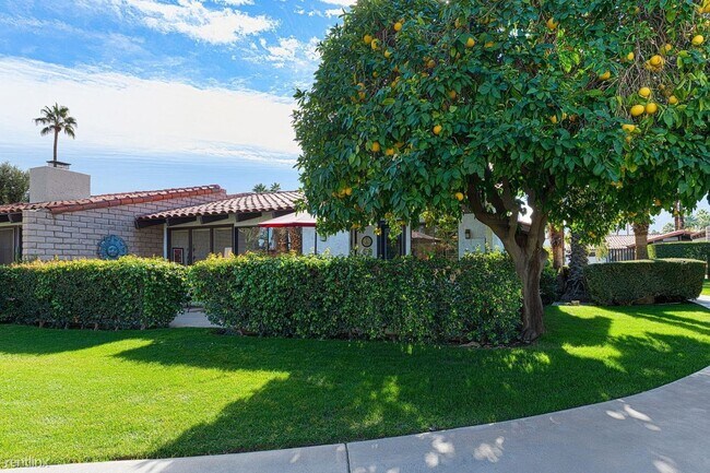 Foto del edificio - 2 br, 2 bath House - 1368 Primavera Dr E