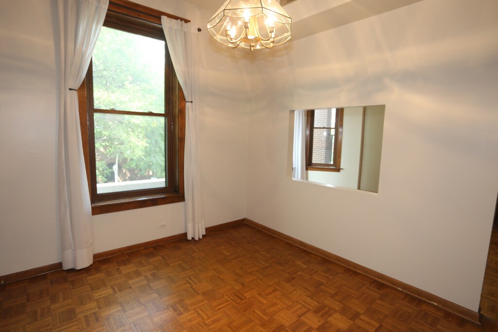 Primary Photo - 731 W Barry Ave