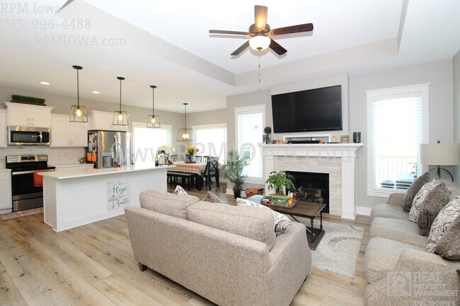 Building Photo - Over 2500 Square feet!!! 4 Bedroom, 2.5 Bath Home in Ankeny