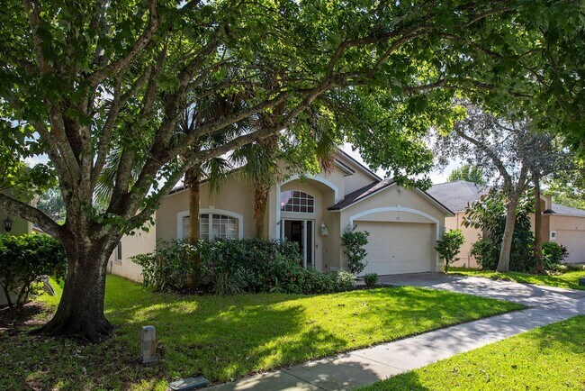 Foto del edificio - Nice, Updated 3/2 House with Garage in Wav...