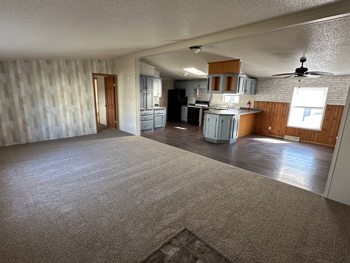 Primary Photo - 261 E Birdsall Dr