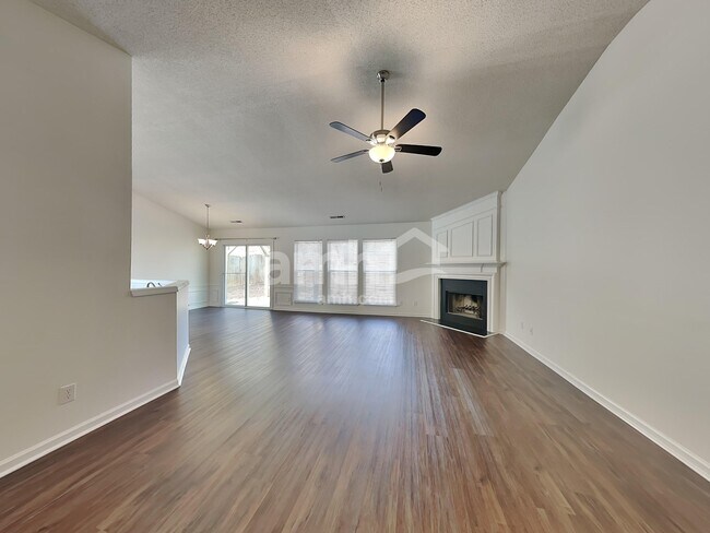 Building Photo - 11 Candor Pl