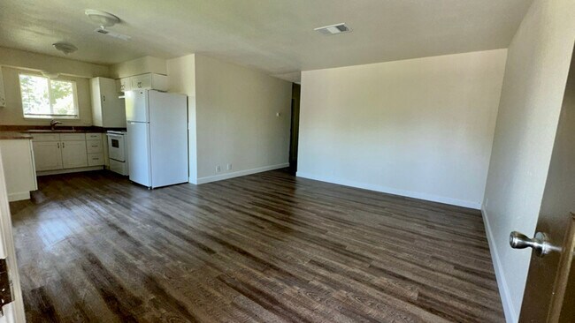 Building Photo - 65 Mina Ave
