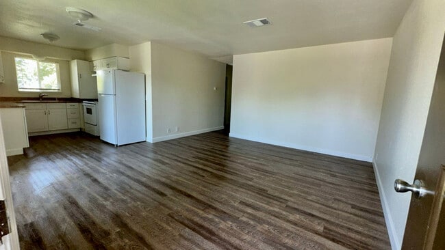 Building Photo - 65 Mina Ave