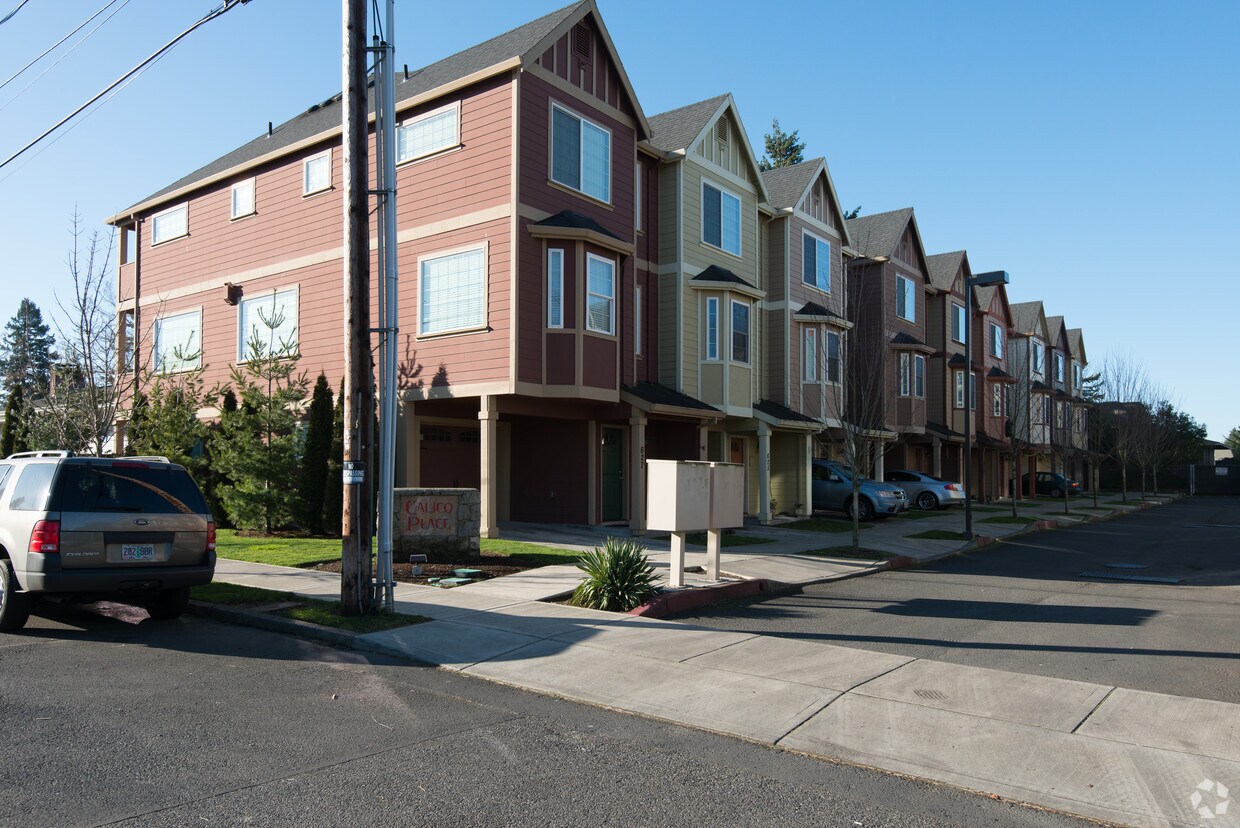 Foto del edificio - Calico Place Townhomes