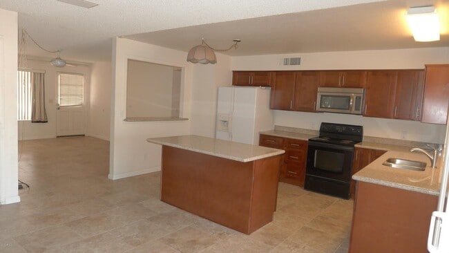 Building Photo - 812 W Watson Dr